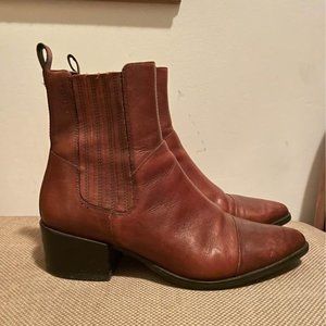 Vagabond Marja Toe Chelsea Boots in Brown